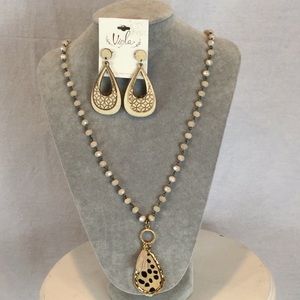 Cream Beaded Necklace with Coordinating  Earrings